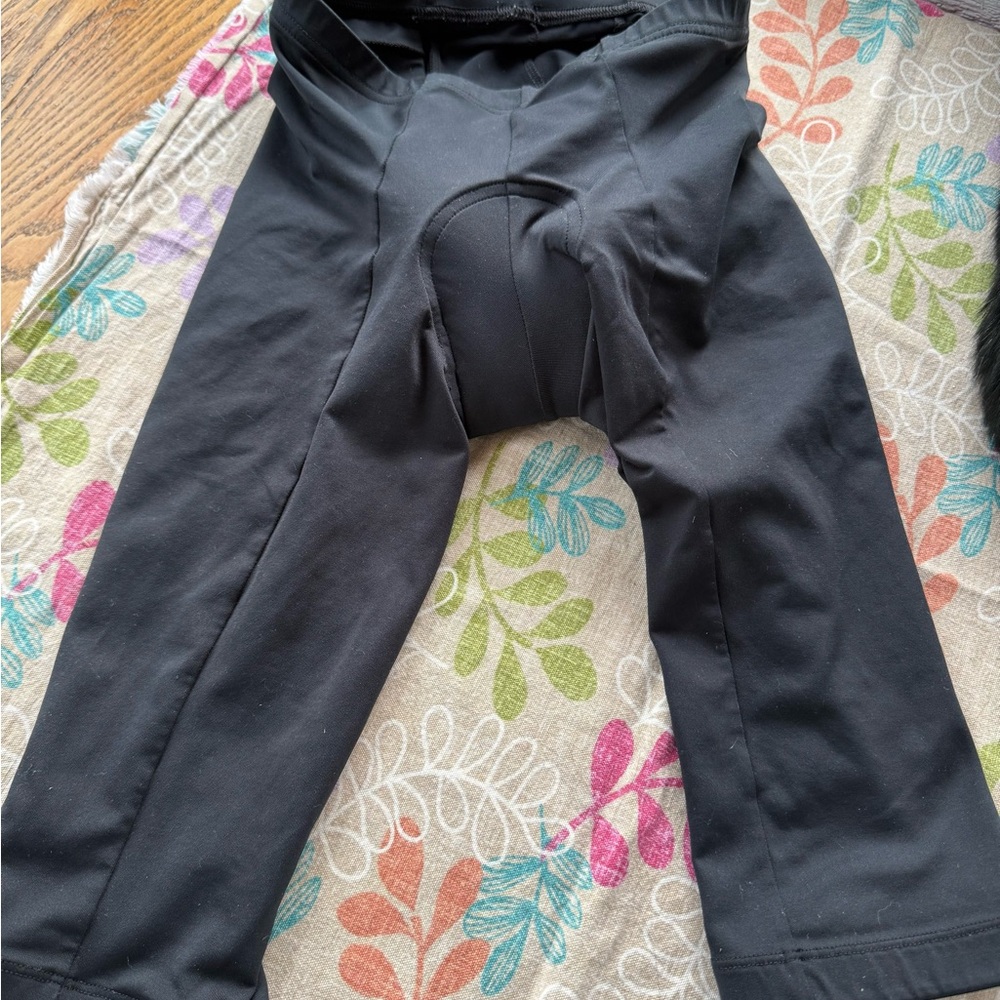 Women’s size Medium, Pearl Izumi, black cycling shorts.